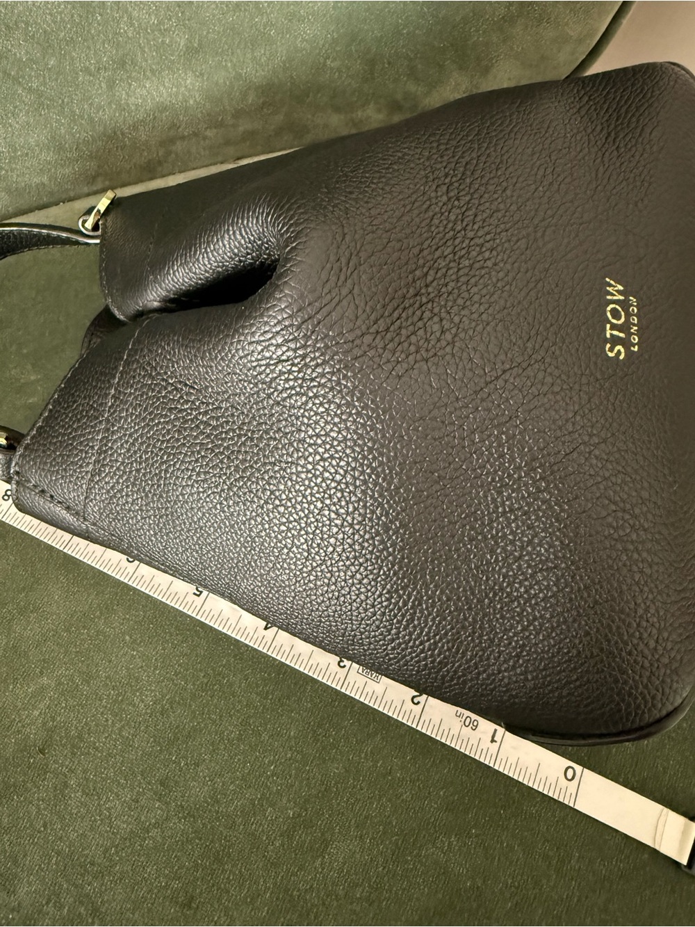 Stow London Mini Curve Crossbody Bag in Leather with Gold Chain Strap - Picture 10 of 13